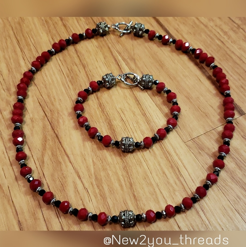 Beautiful Red & Black Necklace & Bracelet Combo